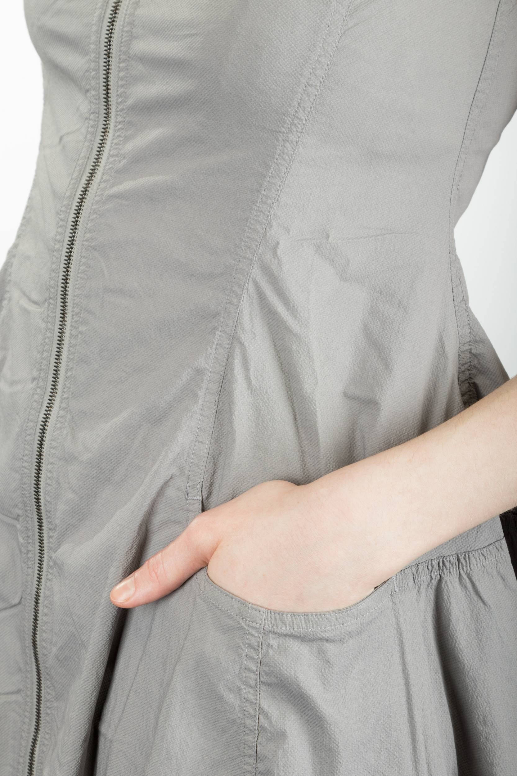 Rundholz Dip Damen Kleid mit ausgestelltem Rock grau