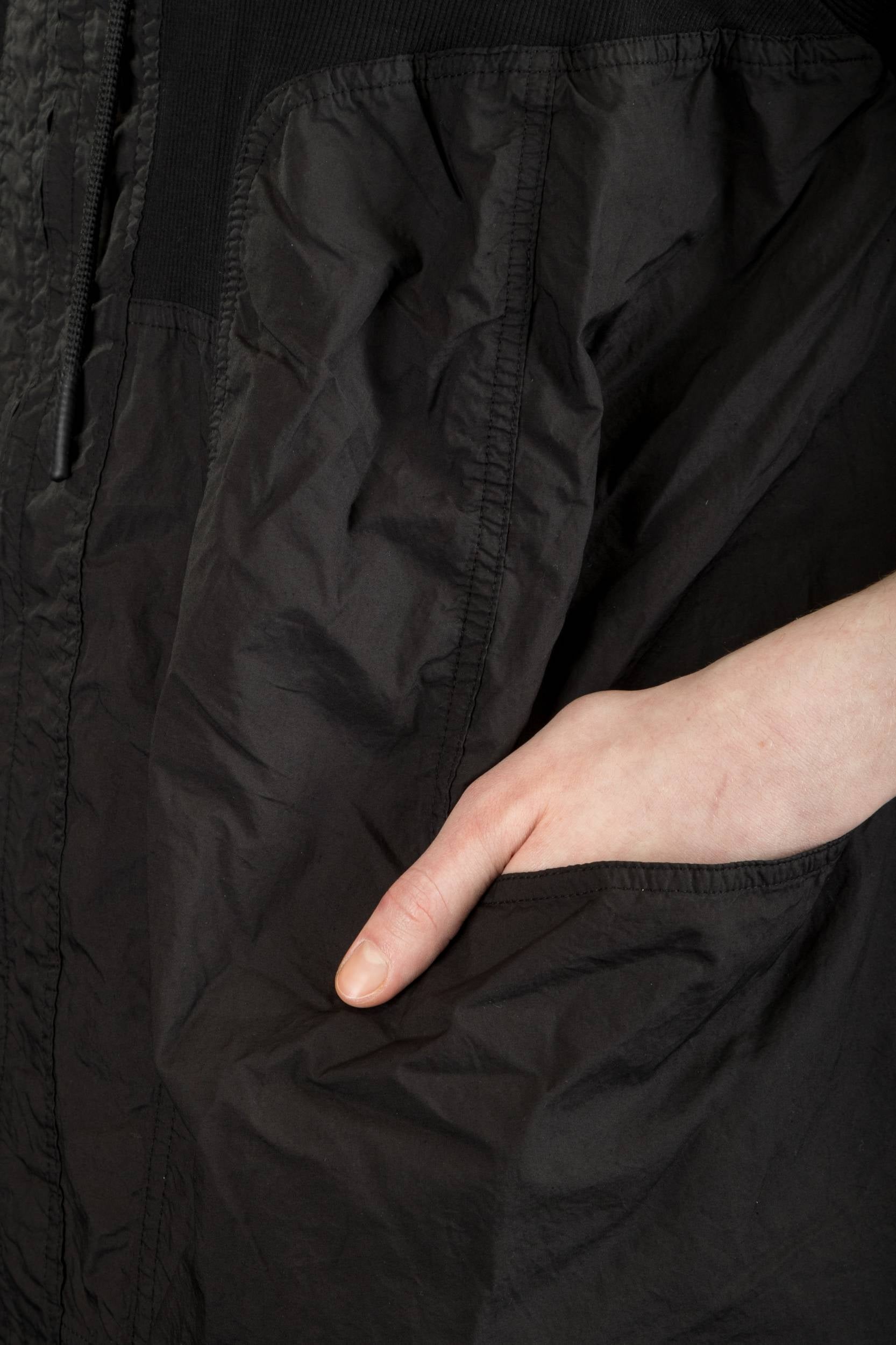 Rundholz Dip Damen Jacke mit Kapuze kurzarm oversized schwarz