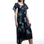 Y's Yamamoto Kleid – Frontansicht mit Print in Schwarz-Grau